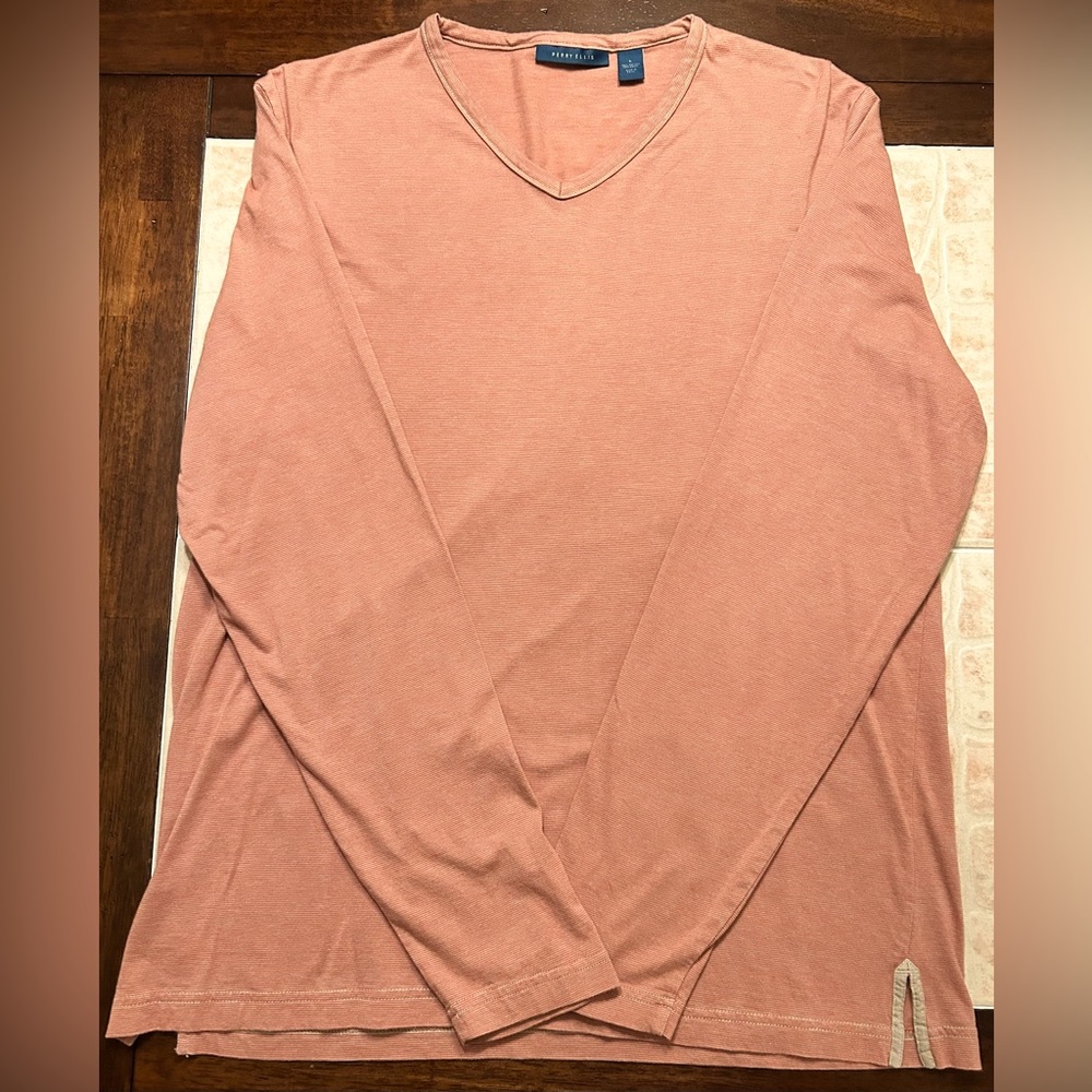 Perry Ellis V-neck Shirt 🥕